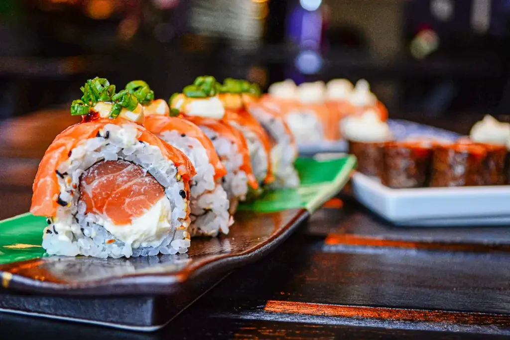 Plateau de sushis et makis