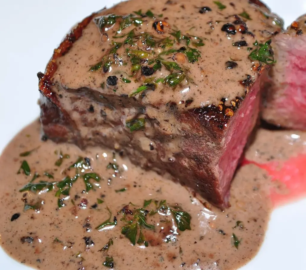 Steak au poivre et frites maison