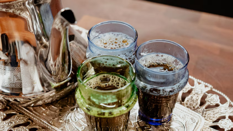 Verre de thé marocain à la menthe